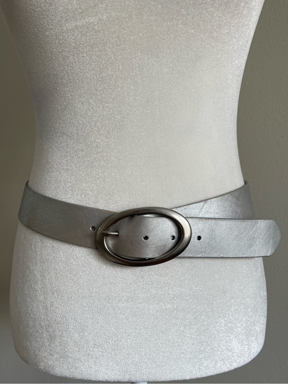 Candie's Metallic Silver Oval Buckle Waist Belt
